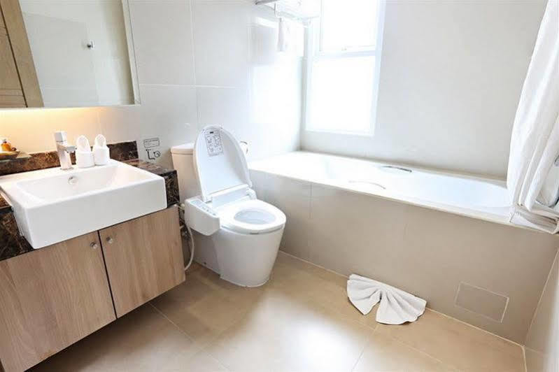 V Residence Serviced Apartment Bangkok Exterior foto