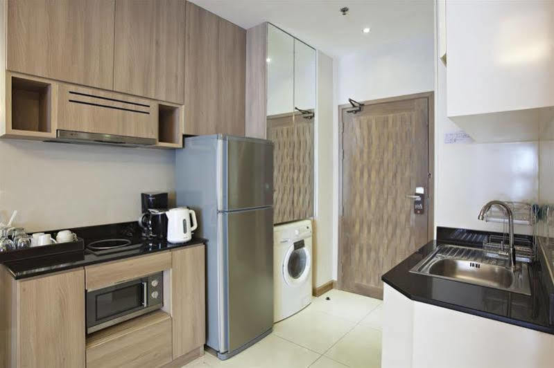 V Residence Serviced Apartment Bangkok Exterior foto