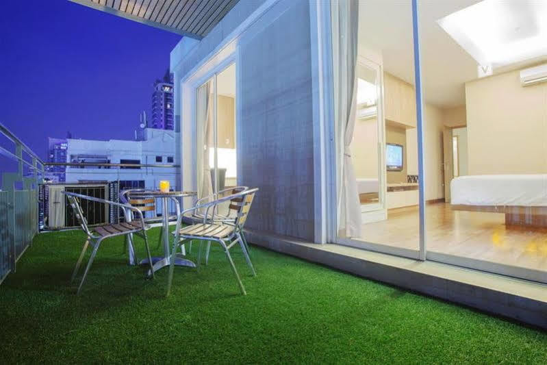 V Residence Serviced Apartment Bangkok Exterior foto