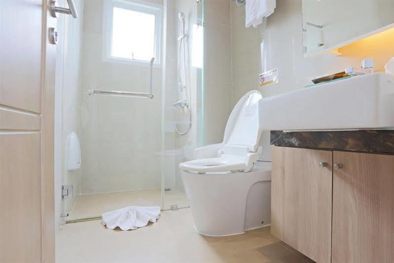 V Residence Serviced Apartment Bangkok Exterior foto