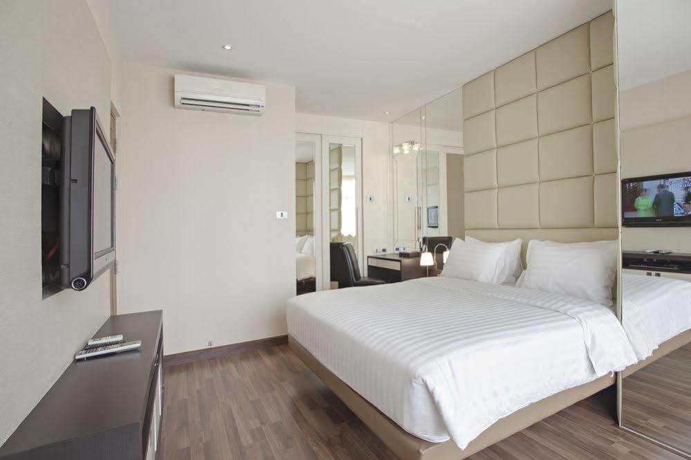 V Residence Serviced Apartment Bangkok Exterior foto